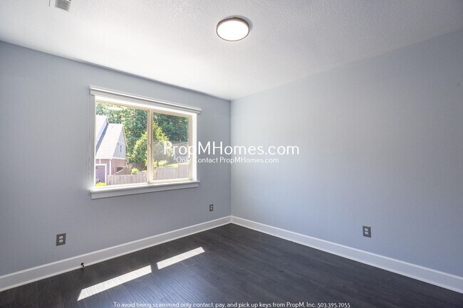 Building Photo - 11774 SE Lincoln Heights St
