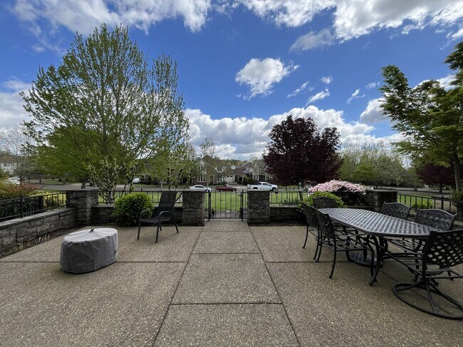 Building Photo - Charming 3 Bedroom Villebois Home with Loft, A/C, Designer Finishes and Community Pool!