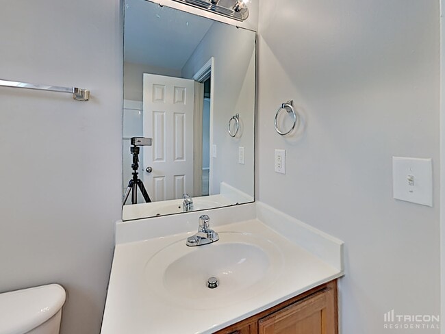 Building Photo - 5428 Henderson Oaks Dr