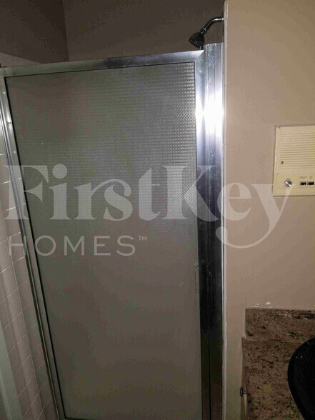 Building Photo - 185 Paramount Dr