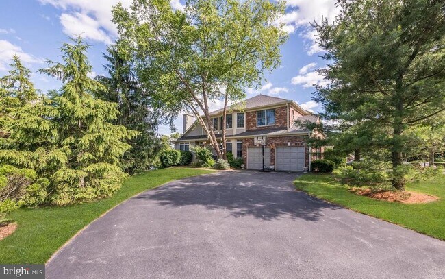 Primary Photo - 32 Wilkinson Way