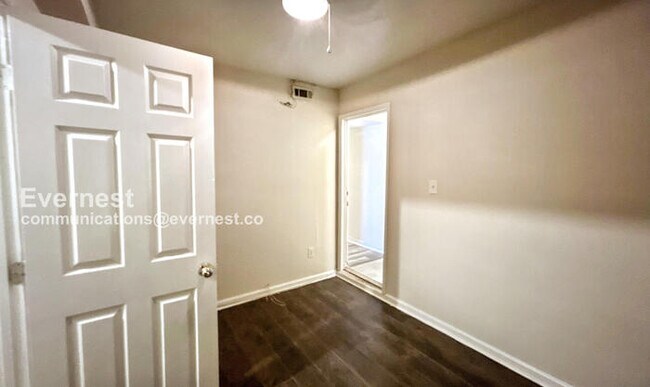 Building Photo - 1888 Singer Way