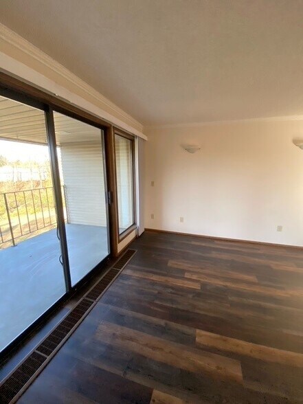 Building Photo - 107 La Villa Dr