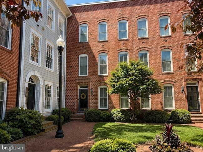Building Photo - 1824 Potomac Greens Dr