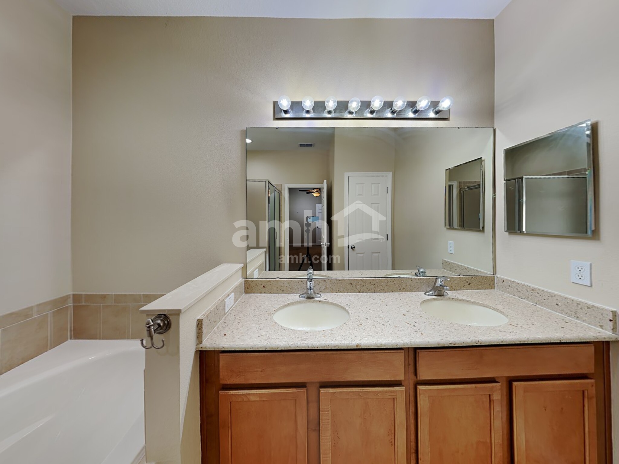 Building Photo - 15152 Stonebriar Way