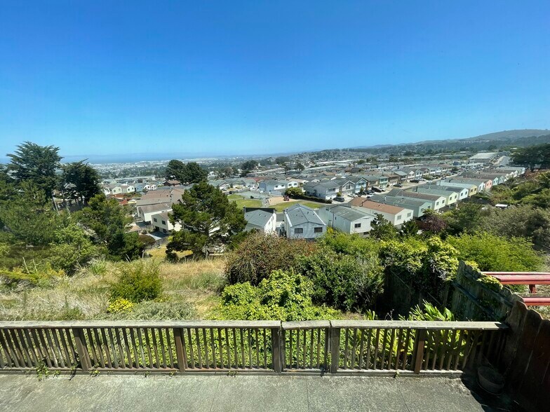 Building Photo - 515 Verducci Dr