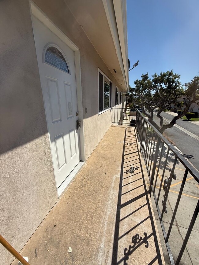 Building Photo - Newbury Park Condo - Two Bedroom one bath located in Newbury Park