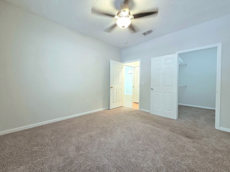 Building Photo - 1323 Arbor Lakes Cir