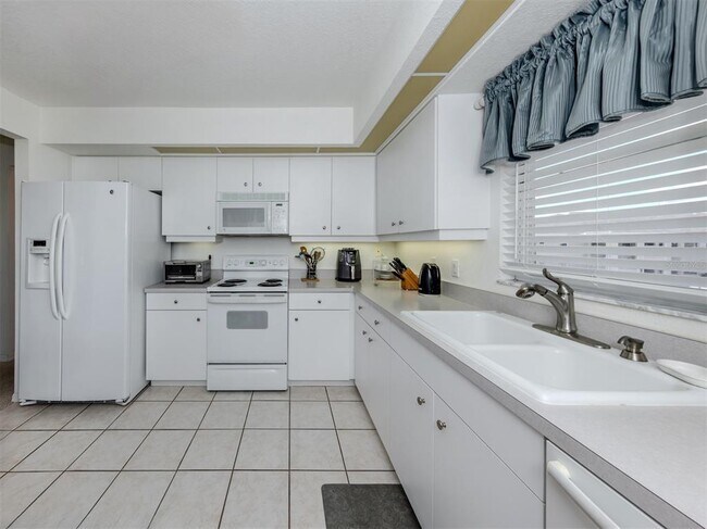 Building Photo - 5800 Sabal Trace Dr