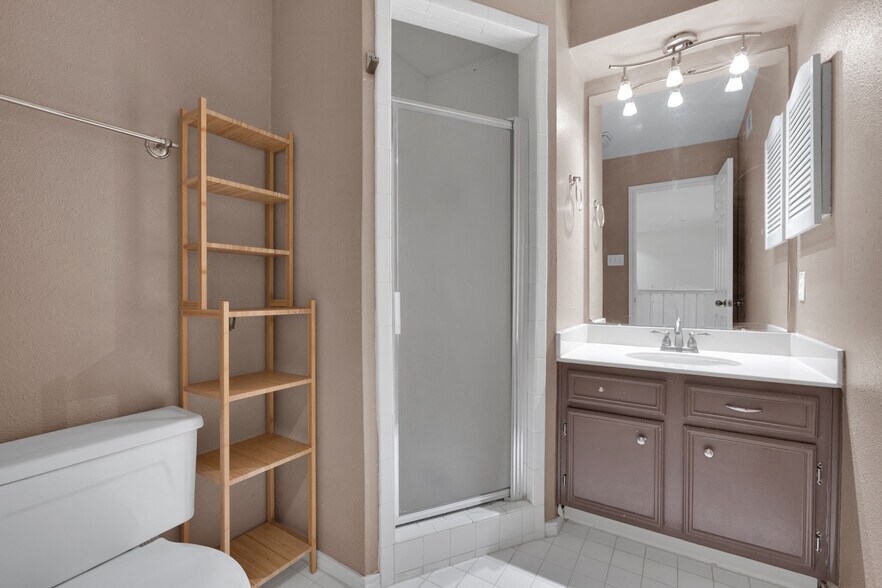 Building Photo - 7930 Roanoke Run