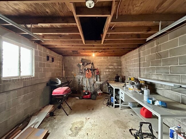 Building Photo - 3001 Guenevere Dr