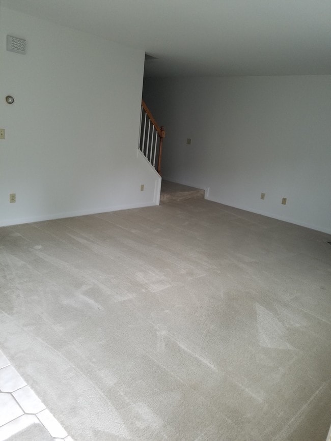 Building Photo - Oak Springs