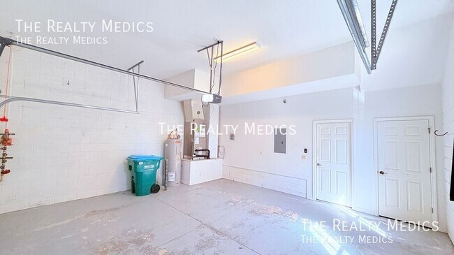 Building Photo - 359 Lansbrook Ln