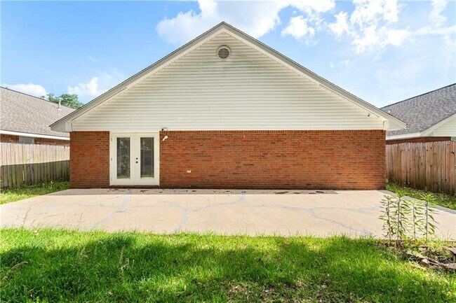 Building Photo - 8158 Magnolia Village Dr N