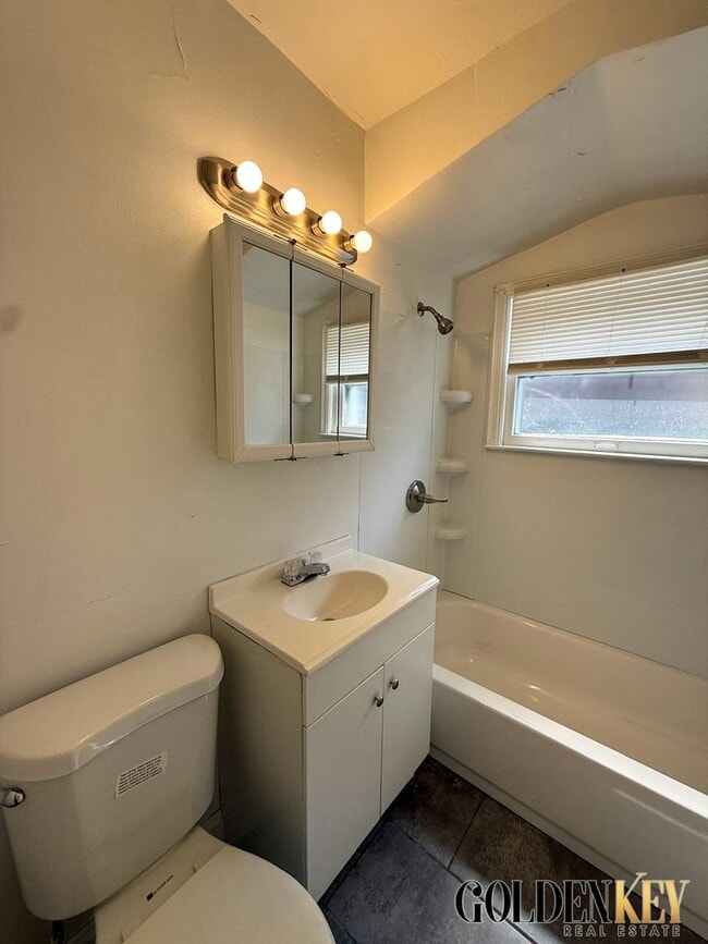 Building Photo - Eastside Remodeled 3 bedroom home near 8 M...