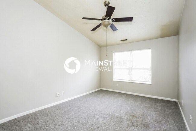 Building Photo - 3 Bedroom Pet-Friendly Home in Brownsburg, IN with Main Street Renewal