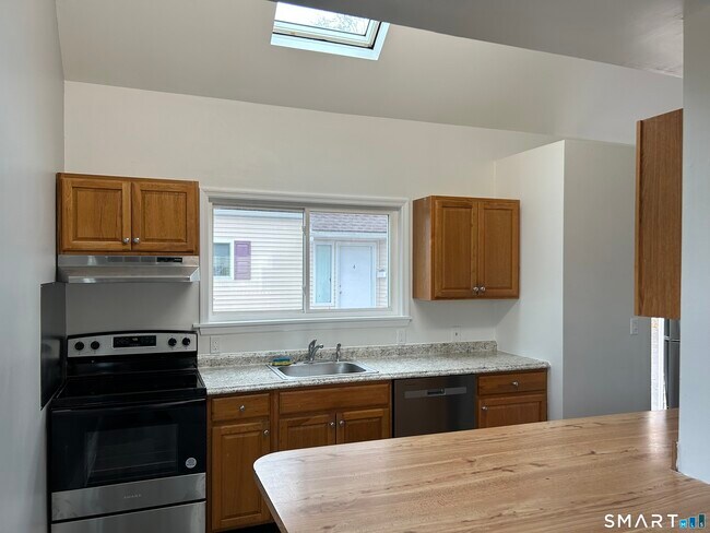 Building Photo - 7 Linden Pl