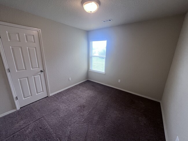 Building Photo - 133 Meadow Dr