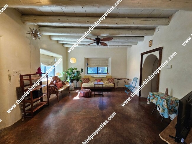 Building Photo - Charming Historic Tesuque Home – Fully Fur...