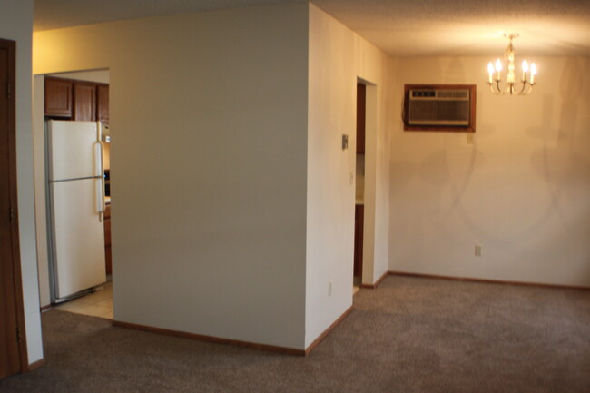 Building Photo - Condo near downtown.. Just remodeled!