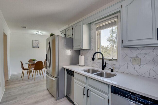 Building Photo - 110 Riverbend Dr