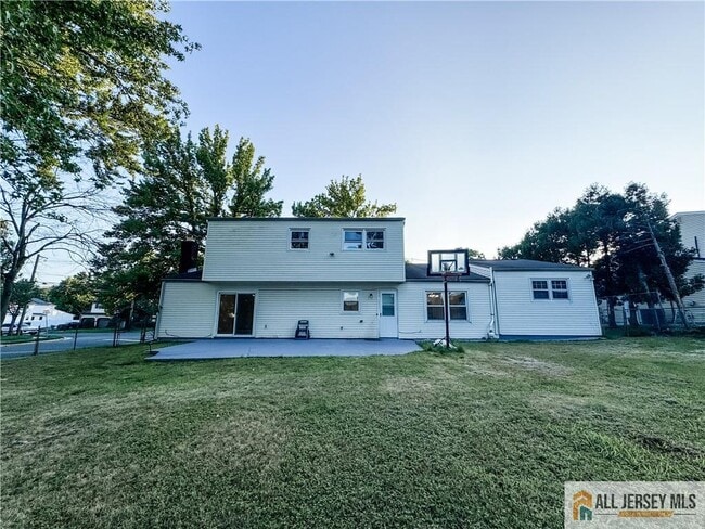 Building Photo - 742 Grove Ave