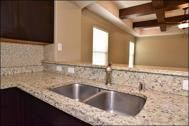 Building Photo - 3744 Loma Adriana