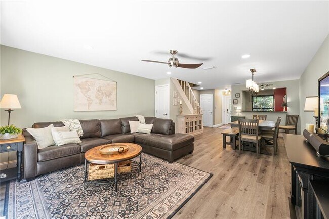 Building Photo - 3020 S Oakland Forest Dr