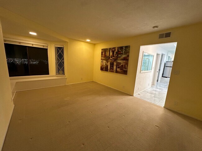 Building Photo - 19 Bronco Dr