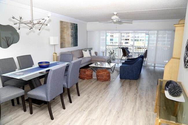 Building Photo - 1537 E Hillsboro Blvd