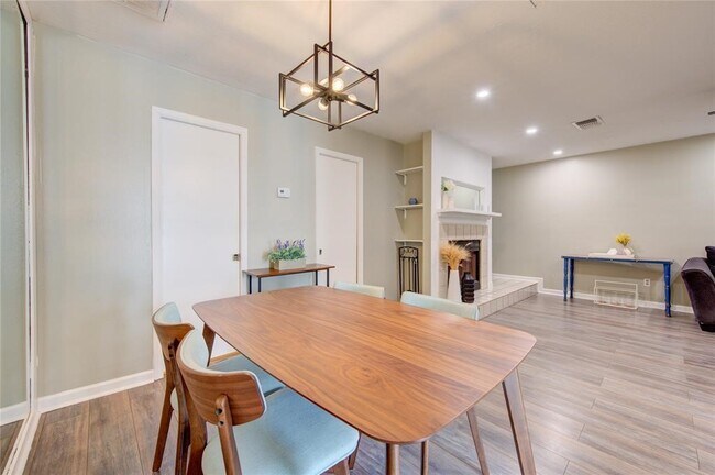 Building Photo - 2379 Briarwest Blvd