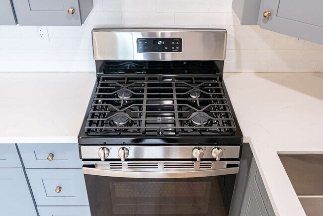 Building Photo - LEASE PENDING - 2 Bedroom, 2 Bath Coastal Apartment