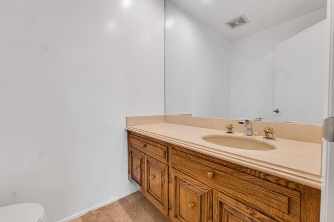 Building Photo - Perfect Entertaining Family Home with Larg...