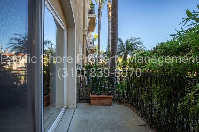 Building Photo - Elegant Westside Condo with Modern Upgrades and Private Patios