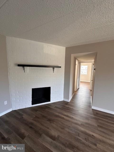 Building Photo - 1402 Valley Dr