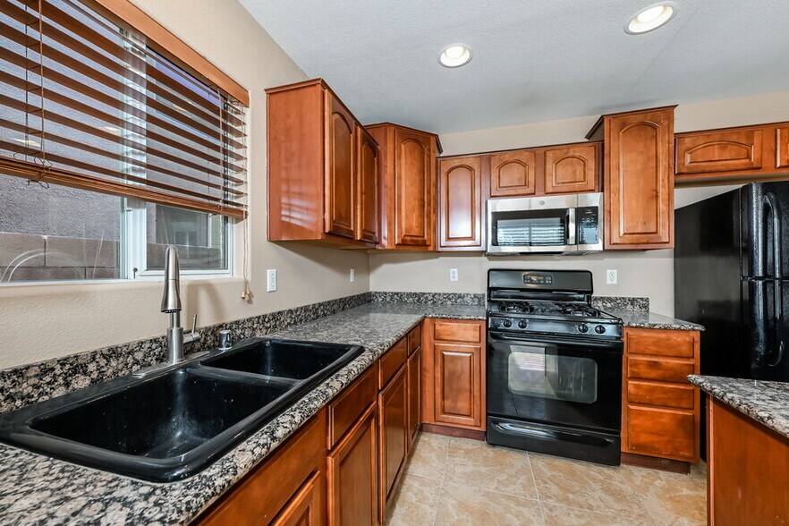 Building Photo - 7648 Lookout Hill St