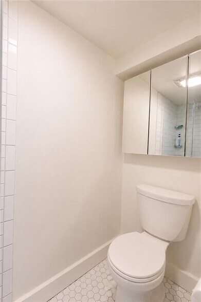 Building Photo - 18 Almy St