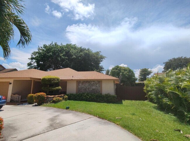 Building Photo - 616 White Water Dr