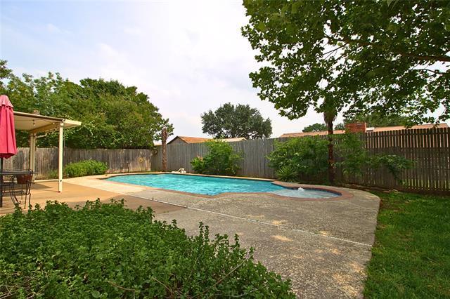 Building Photo - 3816 Hackberry Ln