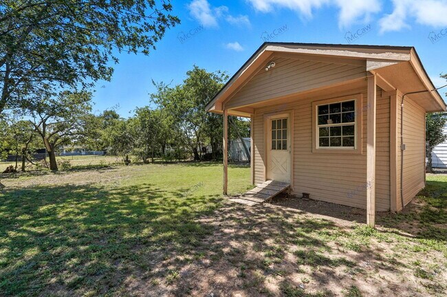 Building Photo - 509 W Cedar St