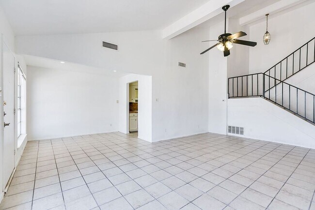 Building Photo - PAY NO SECURITY DEPOSIT! Beautiful Spaciou...