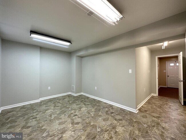 Building Photo - 102 Ridge Ct