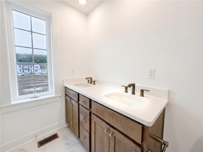 Building Photo - 317 Palisade Wy