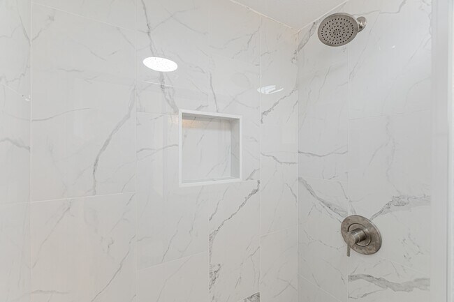 Building Photo - 10126 Pine Moss Dr