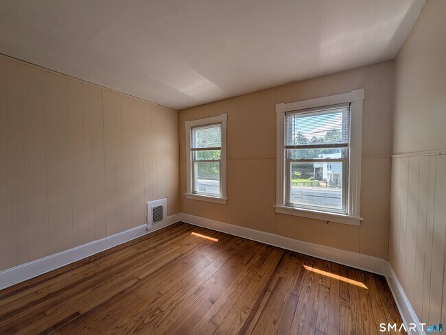 Building Photo - 24 Thompson Ct