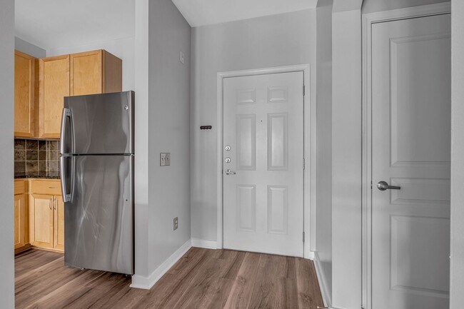 Building Photo - Awesome 1BE/1BA Condo in the heart of West End!