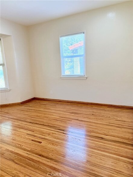 Building Photo - 828 N Pass Ave
