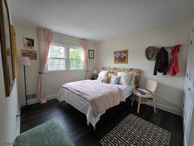 Building Photo - 87 E Main St