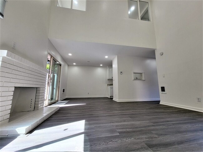 Building Photo - 2553 Lancaster Ct