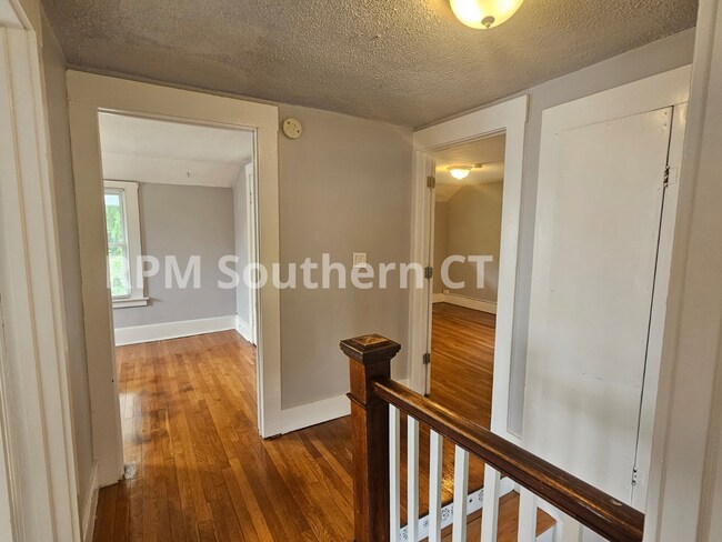 Building Photo - 33 Evergreen Ave